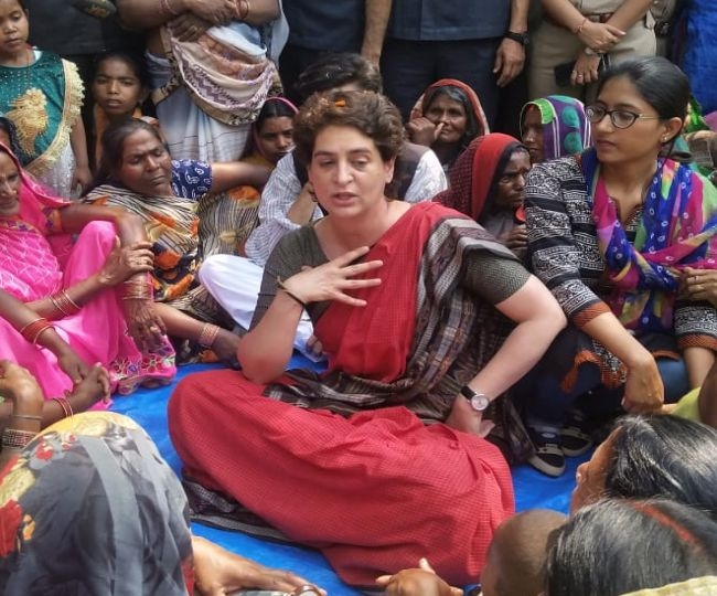 Priyanka Gandhi Ayodhya Visit: सेल्फी संग कांग्रेस महासचिव का दिखा ऐसा अंदाज, देखें तस्वीरें